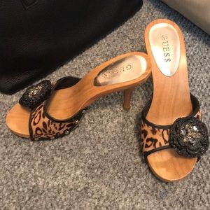 Guess Size 8 printed/flower heel with rhinestones
